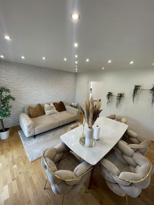 Moderne Wohnung In Der Naehe Vom Parndorf Outlet! Királyhida Kültér fotó